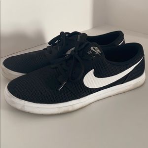 Women’s Nike Ultralight Size 9